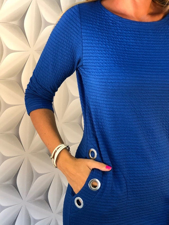 MONTE CARLO BLUE niebieska sukienka wykonana z wysokiej jakości wiskozy, prosty klasyczny krój, 3/4 rękawy, idealnie dopasowana i podkreślająca sylwetkę, posiada stalowe kółka w kieszeniach 